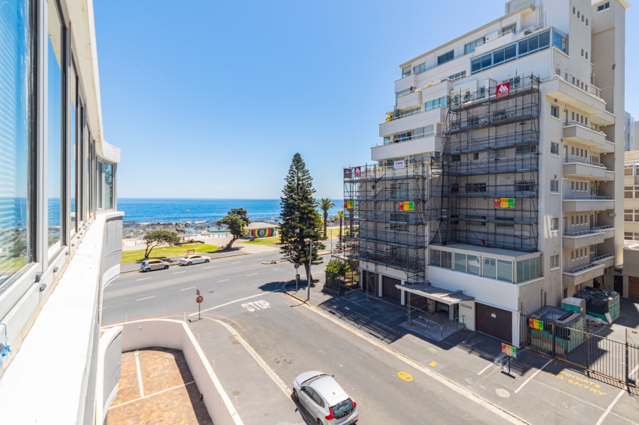 2 Bedroom Property for Sale in Sea Point Western Cape